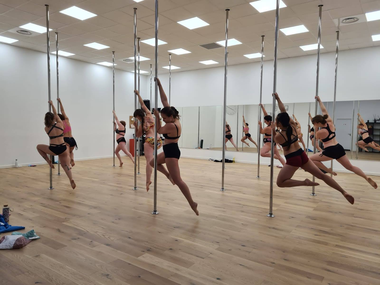 Cours de pole dance à Danse & Pole Atelier, Saint-Priest